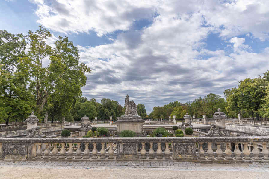 Francia - Nimes 050 - jardines de La Fontaine.jpg